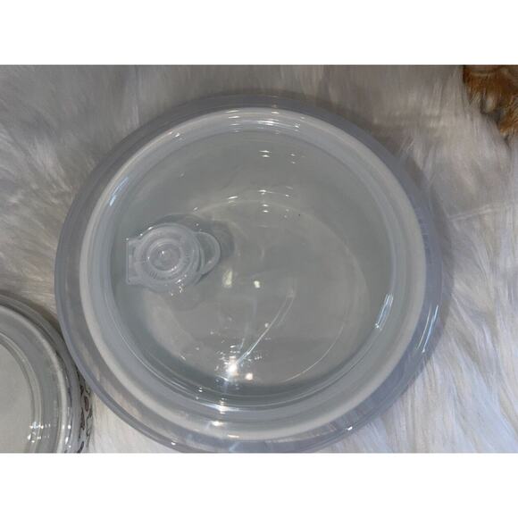 Hello Kitty Covered Storage Bowl With Vent Lid With Apples Set Of 2 - Picture 5 of 8